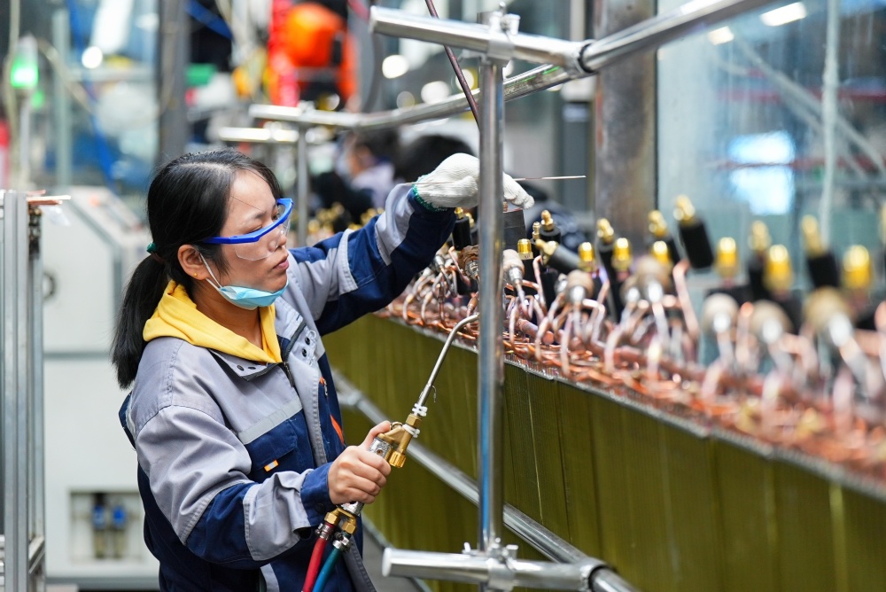 武漢美的暖通工廠 AI質檢革新制冷設備制造，實現產品“下線即合格”